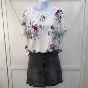 Tendency Floral Top Lace Trim Neckline